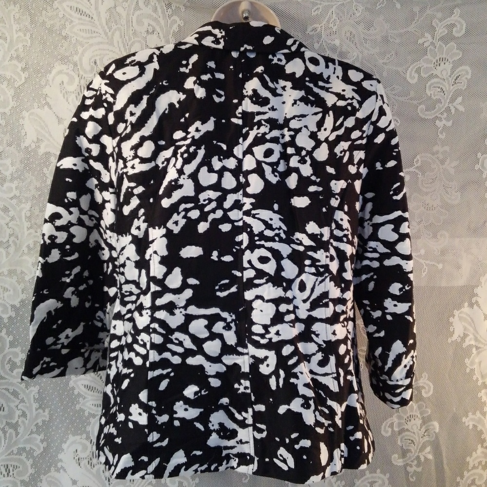 Notations Crop Blazer Jacket - Picture 4 of 6